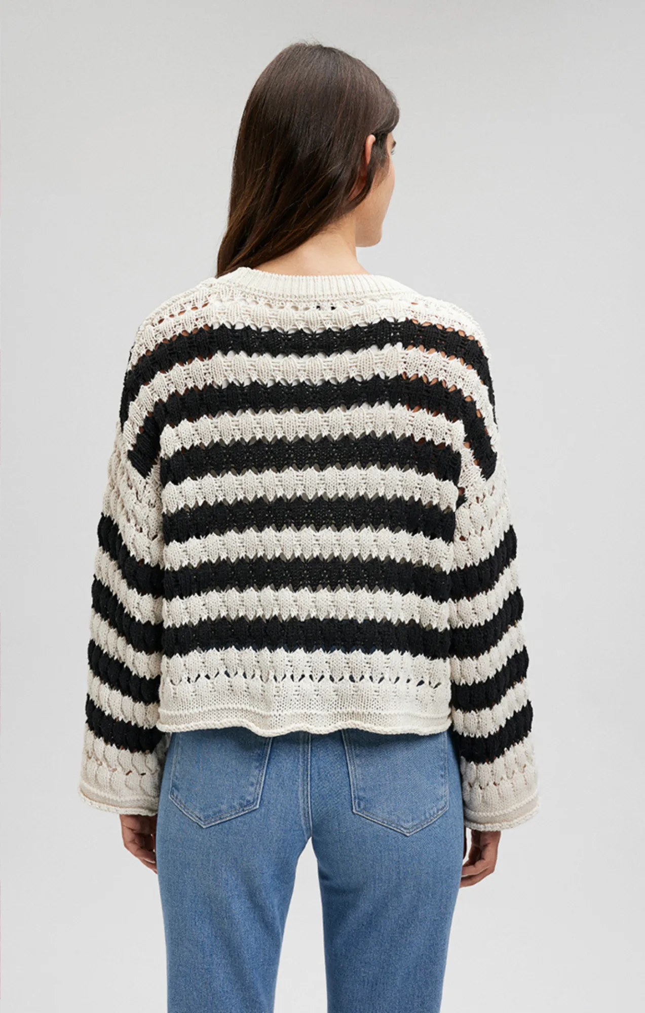 KNIT SWEATER IN BLACK STRIPED