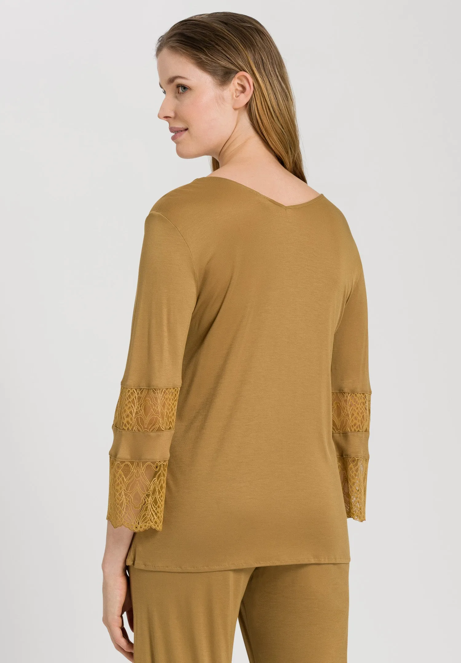 Lilova Relaxed V-Neck Knit Top | Gold 76166-1246