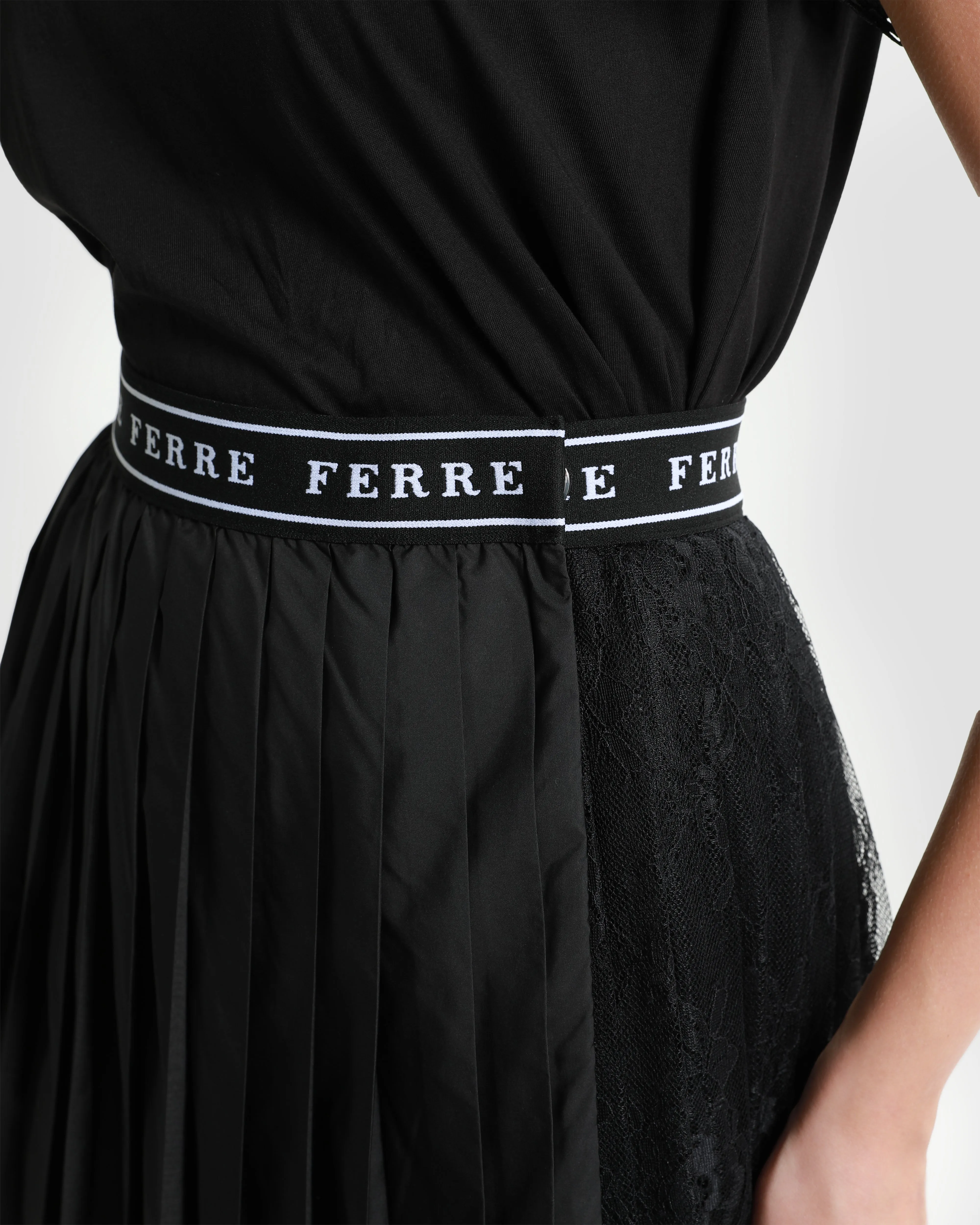 Logo Band Pleated Skirt