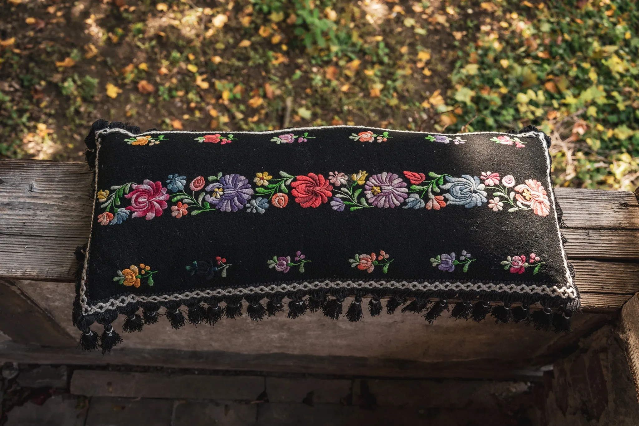 Pillow: Embroidered handwoven antique Hungarian hemp - P380