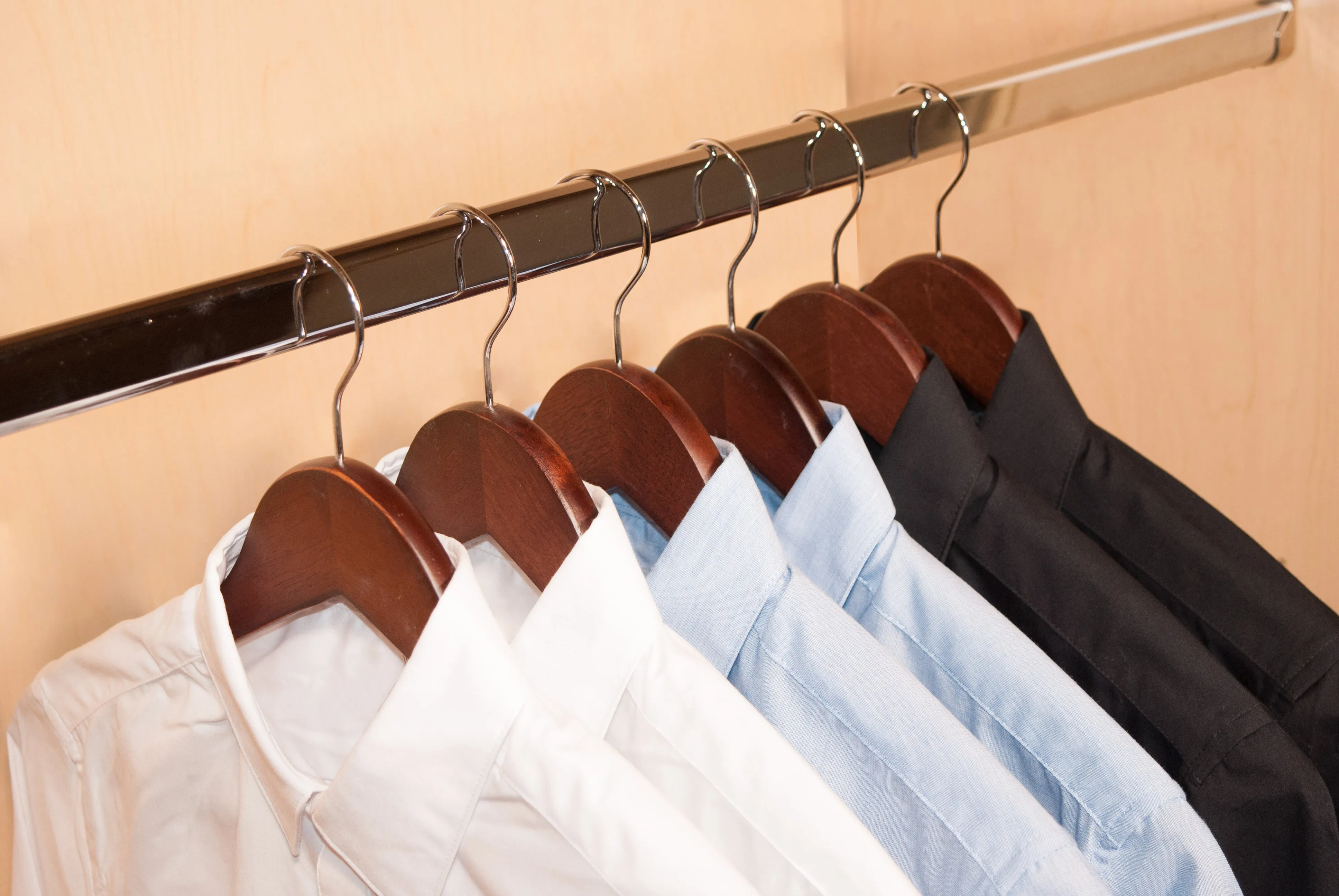 Shirt Hangers with Curved Notches