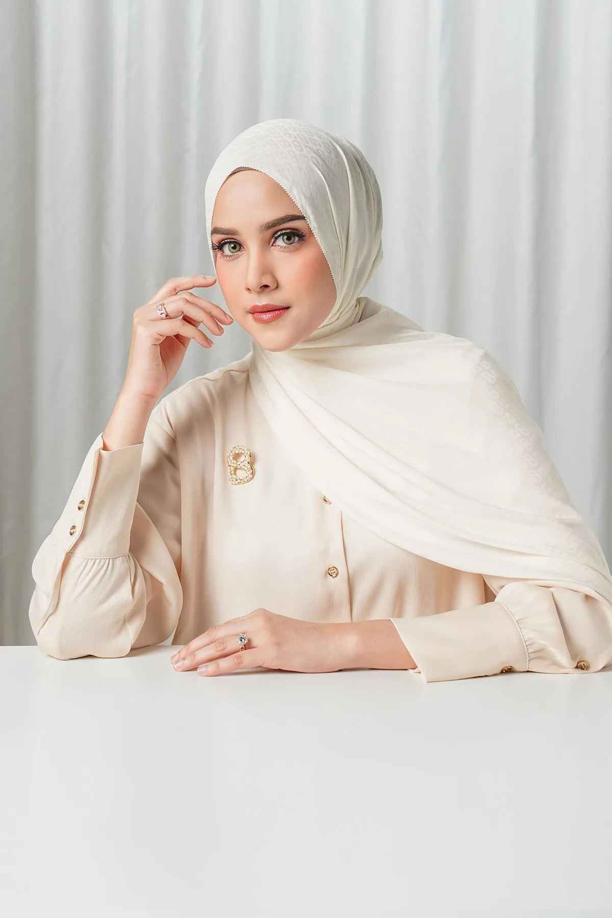 Tapis Satin Jacquard Shawl - Pristine