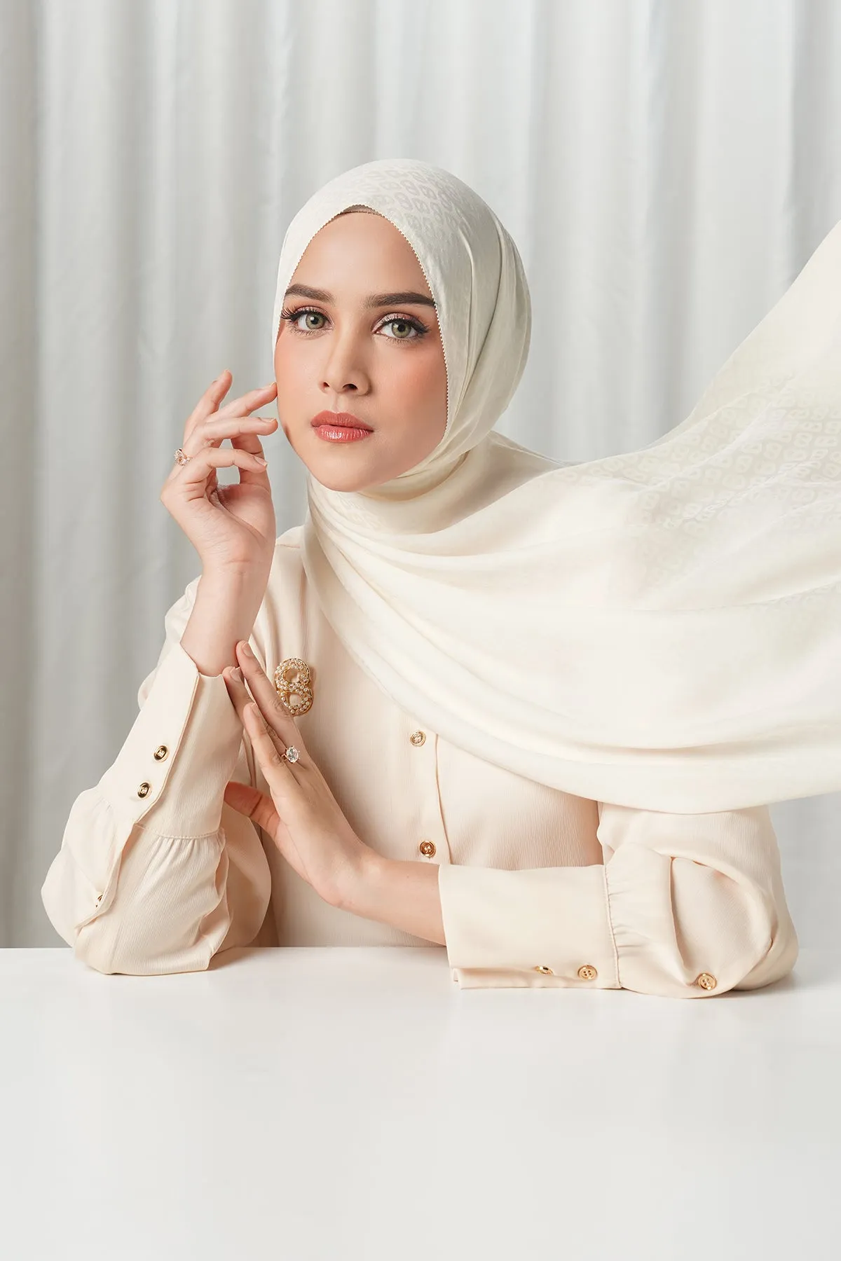 Tapis Satin Jacquard Shawl - Pristine